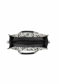 Torba tekstylna w czarno-białym wzorze kwiatowym, z czarnymi skórzanymi uchwytami i wewnętrznymi kieszeniami na zamek. Widok z góry.