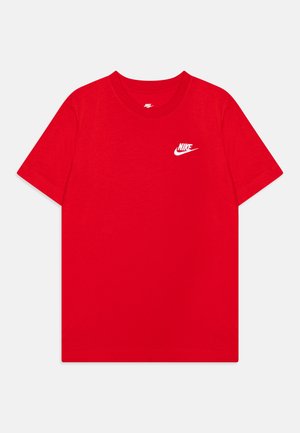 Rød bomull T-skjorte med rund hals og korte ermer, med en liten hvit Nike-logo på venstre bryst. Glatt tekstur.