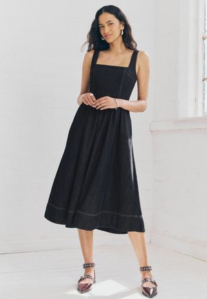 TALL FIT FLARE SQUARE NECK - Denimové šaty - rinse