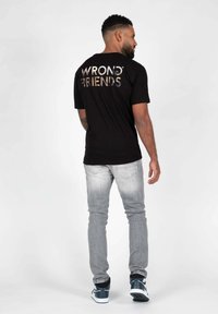 Wrong Friends RAMSEY - Camiseta estampada - black
