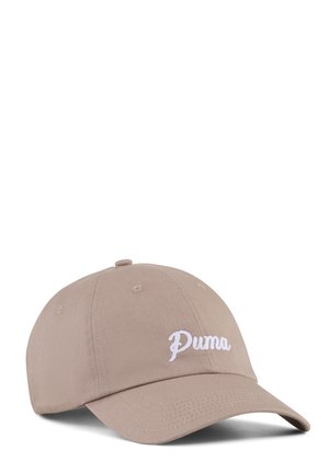 Gorra de béisbol beige con visera curva y logotipo "Puma" bordado en blanco en el panel frontal.