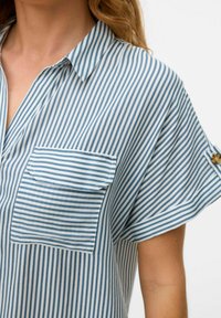 Vero Moda VMBUMPY NOOS - Nööpidega pluus - stormy weather