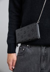 AREN ZIPPED WALLET LARGE - Borsa a tracolla - black