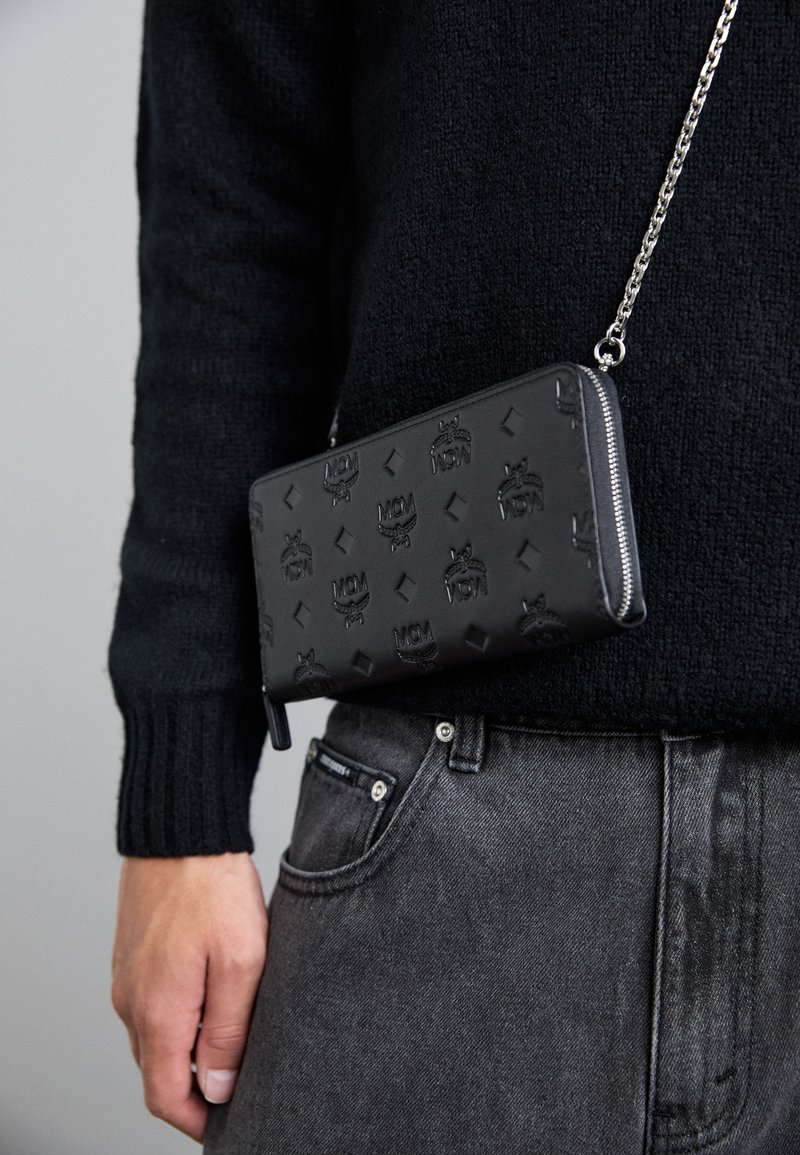 MCM AREN ZIPPED WALLET LARGE - Borsa a tracolla - black