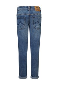 Jean en denim bleu vu de dos avec deux poches arrière cousues et un patch de marque en cuir marron sur la ceinture.