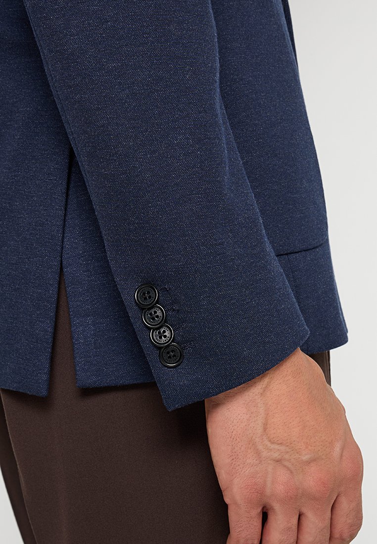 SLIM FIT