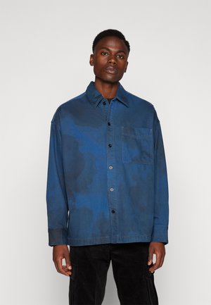 BOXY FIT OVERSHIRT - Marškiniai - sea blue/vintage denim wash