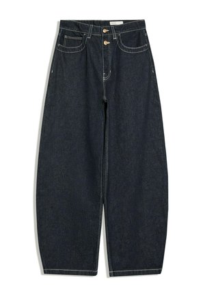 Jeans denim blu scuro a gamba larga con chiusura a doppio bottone, tasche anteriori e cuciture bianche visibili su sfondo bianco.