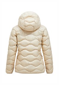 Beige dunjakke med bølget polstret design, hætte, lange ærmer og en glat, skinnende finish. Ingen synlige beslag eller detaljer.