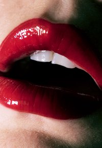 LH cosmetics LATEX FEVER - HIGH SHINE MULTI-USE LIQUID LIPSTICK czerwony