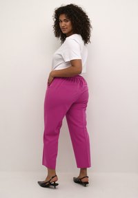 Kaffe Curve SAKIRA CROPPED - Kalhoty - festival fuchsia