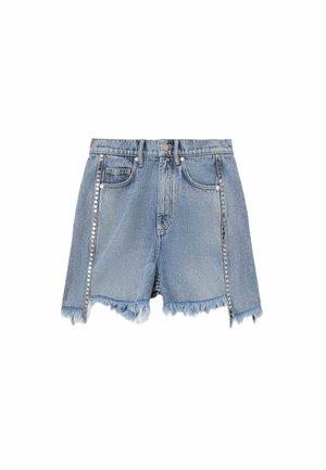 Lyseblå denimshorts med frynsete kanter og sølvfargede naglede vertikale striper langs fremre lommer og sider.