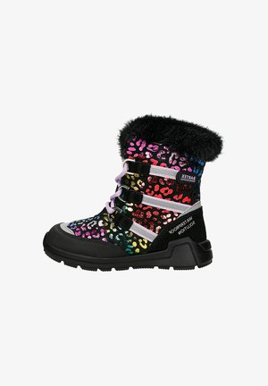 Zwarte winterboot met kleurvolle luipaardprint, bontkraag, drie banden en rubberen zool; waterdichte functie aangegeven aan de zijkant.