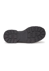 Semelle de bottes en caoutchouc noir avec un motif de bande de roulement profond et robuste conçu pour la traction et la durabilité.