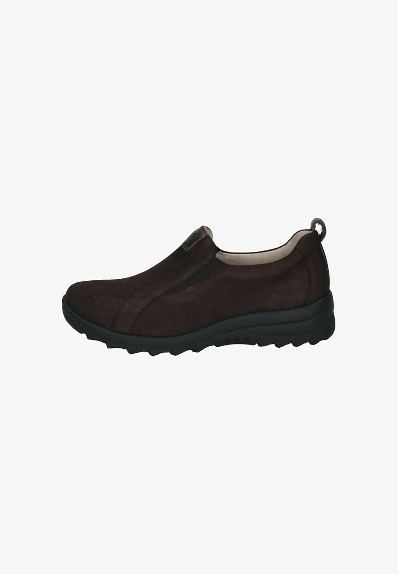 Chaussure décontractée marron foncé à enfiler avec semelle noire, panneaux latéraux élastiques et languette au talon pour faciliter l'enfilage.