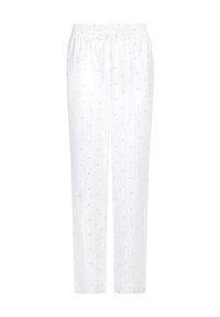 Witte pyjamabroek met een koord in de tailleband, versierd met een patroon van kleine blauwe hartjes, gemaakt van zacht, lichtgewicht stof.