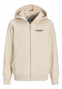 Beżowa rozpinana bluza z kapturem, wykonana z miękkiego materiału, z przodem na zamek, dwoma bocznymi kieszeniami i logo nadrukowanym na lewej części klatki piersiowej.