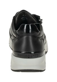 Schwarzer Sneaker mit glattem Lackleder-Obermaterial, rundem Design, gepolsterter Knöchelstütze und einer dämpfenden weißen Mittelsohle. Verfügt über das Branding "rollingsoft".
