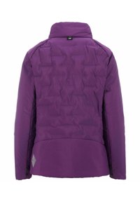 Giacca a vento viola con colletto rialzato, texture trapuntata e dettaglio del logo sul retro. Presenta un orlo arrotondato e accenti neri.