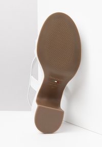 NeroGiardini Sandali con plateau - bianco