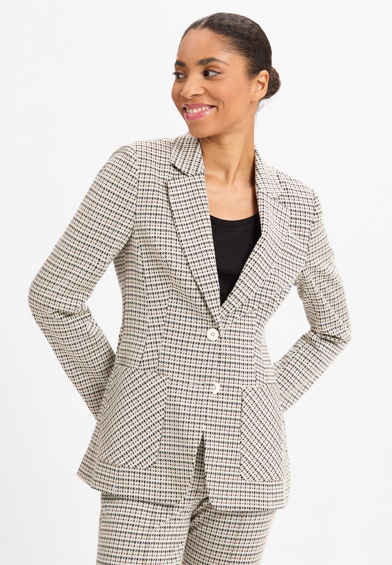 Beige karierter Blazer mit strukturierten Revers, zwei Taschen und einem Knopfverschluss, aus einem strukturierten Stoff in taillierter Passform.