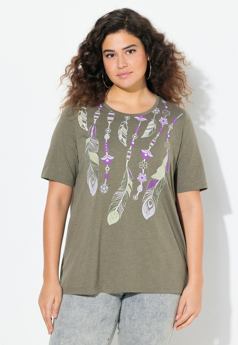 Ulla Popken SHORT SLEEVE GRAPHIC TEE - Camiseta estampada - olive grey