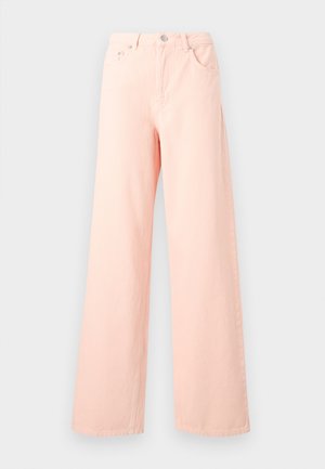 Šviesiai rožinės plačios kelnės iš džinsinio audinio. Turi aukštą liemenį, priekinės kišenes ir sagų užsegimą. Lygi tekstūra ir minimalios siūlės.