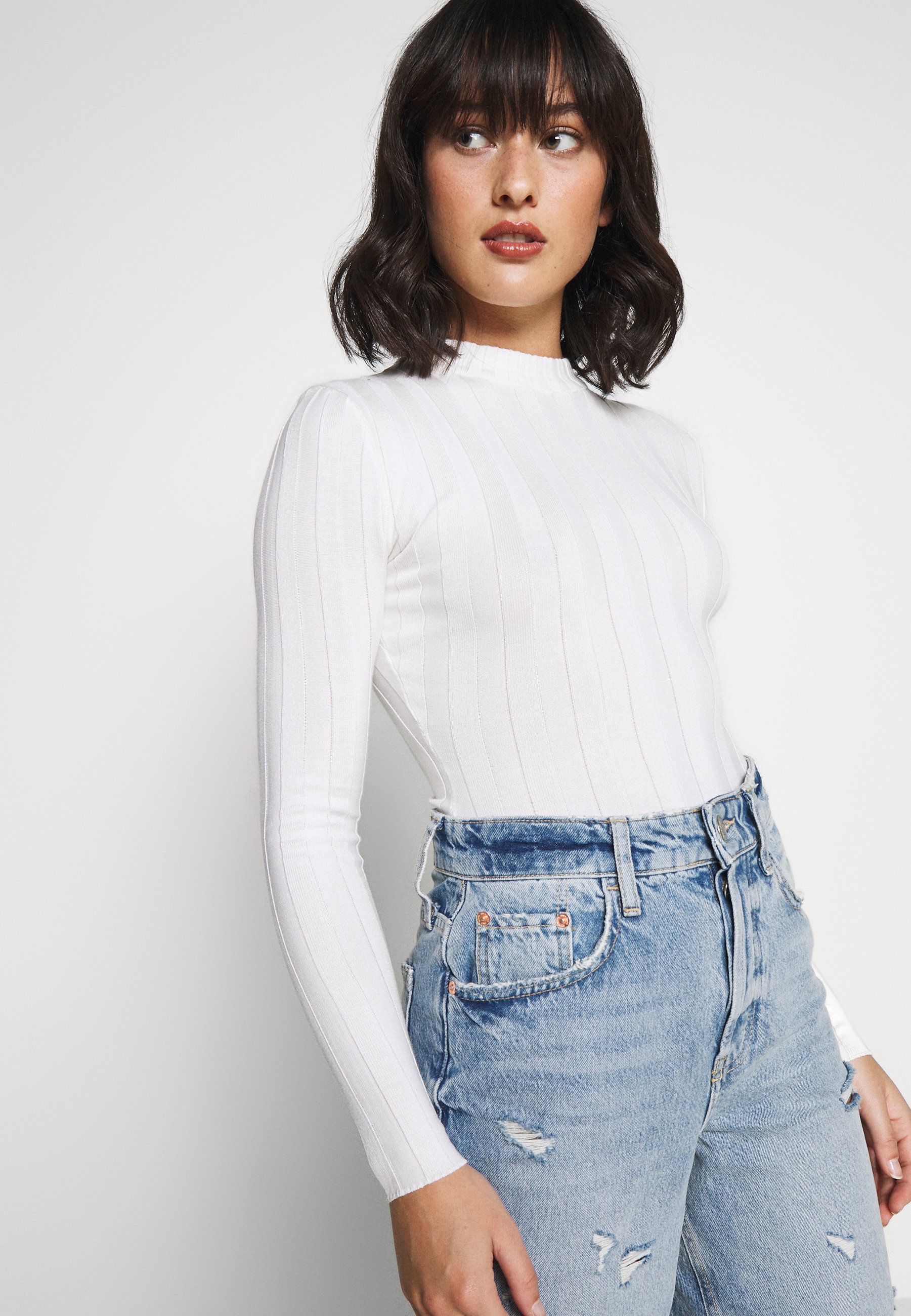 Missguided Petite EXTREME CREW NECK BODYSUIT Strikkegenser Missguided EXTREME CREW NECK BODYSUIT - Strikkegenser - white