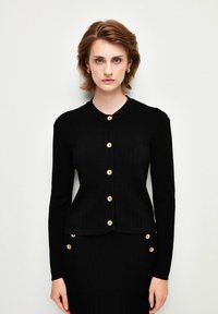 Non selezionato, black