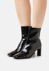 Pieces Botines - black