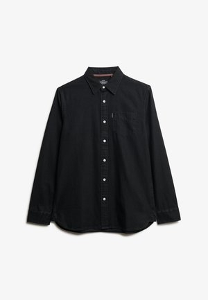 Sort langærmet skjorte med knapper, krave og enkelt brystlomme, lagt fladt mod en hvid baggrund.