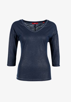 Haut à manches longues bleu marine avec un col en V et des manches trois-quarts, fabriqué dans un matériau texturé et légèrement brillant. Présente des coutures contrastantes.