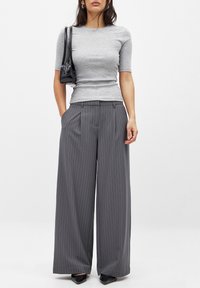 WIDE MID WAIST - Auduma bikses - stripe