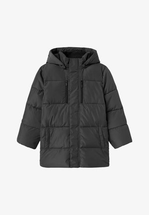 Giubbotto a vento nero con cappuccio, dotato di sezioni trapuntate, due tasche anteriori con zip e chiusura con zip. Texture liscia e isolamento caldo.