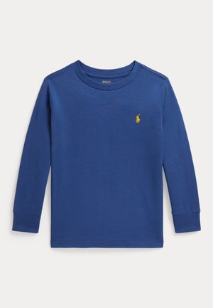 T-shirt bleu à manches longues et col rond avec le logo Polo jaune brodé sur la poitrine gauche, présenté sur fond blanc.