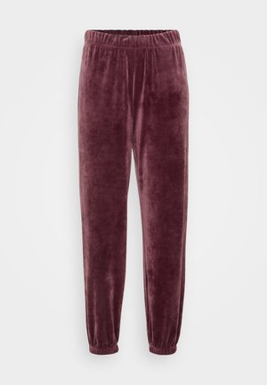 Pantalones de chándal de terciopelo burdeos con cinturilla elástica, puños ajustados y una textura suave y lisa. Diseño de longitud completa sin detalles adicionales.