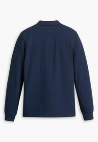 Marineblauwe polo met lange mouwen, zachte textuur, klassieke kraag en geribbelde manchetten. Achteraanzicht toont een effen kleur zonder patronen of accenten.