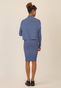 Apart SET - T-shirt basic - mittelblau