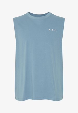 Majica brez rokavov iz modrega bombaža ima okroglo izrez in na sprednji strani natisnjen napis "A.R.C." v beli barvi. Gladka tekstura in sproščen kroj.