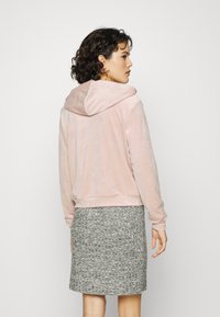 ONLY ONLREBEL  - Camisola com fecho - adobe rose