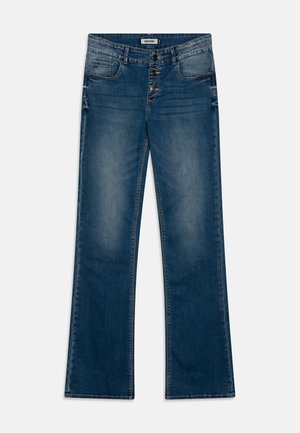 Jean en denim bleu à taille haute, avec trois boutons visibles à l'avant, des poches avant et arrière, et un léger effet délavé sur les cuisses.