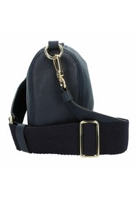 Nautisch farbige Lederhandtasche mit runder Form, ausgestattet mit einem Klemmverschluss aus Gold und einem strukturierten Design. Inklusive eines breiten Stoffriemens und einer goldenen Schnalle.