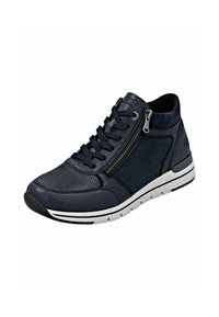 Zapatilla alta en azul marino con una combinación de materiales suaves y texturizados, que cuenta con un zipper lateral, cierre de cordones y suela blanca.