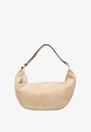 Borsa a spalla in pelle beige con forma curvata, finitura texture, sottile tracolla marrone e piccolo dettaglio del logo sul fronte. Chiusura con zip.