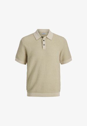 Bež kratkih rukava pleteni polo majica teksturiranog uzorka, tri tamna dugmeta, rebrasti ovratnik, manžete i rub.