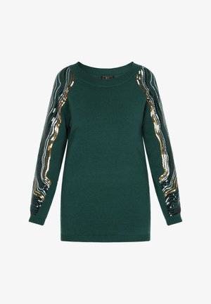 Grüner Strickpullover mit langen Ärmeln, der wellenförmige Muster aus Pailletten in Gold, Silber und Schwarz entlang der Schultern aufweist. Rundhalsausschnitt.