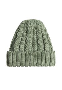 Gorro grueso de punto en verde claro con patrones de trineo y acanalados, que presenta un puño doblado en la parte inferior.