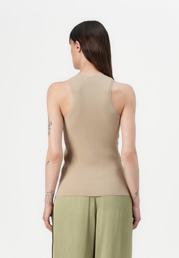 ARANA - Top - humus4