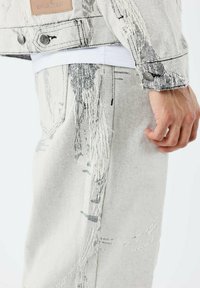 Project X Paris MOTIF VÉGÉTAL - Vaqueros rectos - gris clair