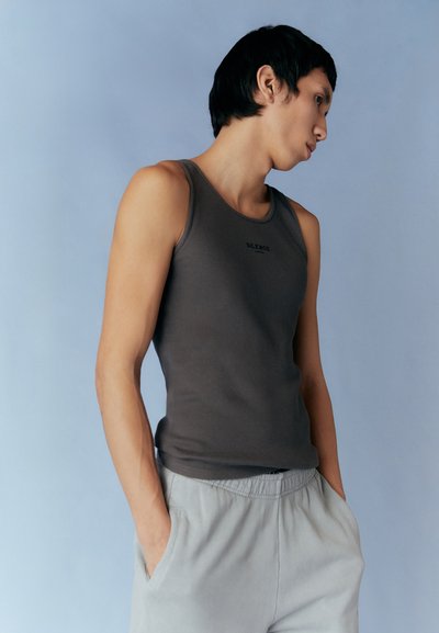 Han Kjøbenhavn REGULAR PANTS UNISEX - Spodnji deli trenirk - steel grey